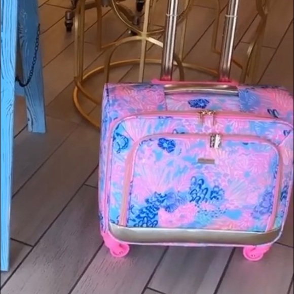 NEW Lilly Pulitzer Printed Under The Seat Carry On - Picture 14 of 16